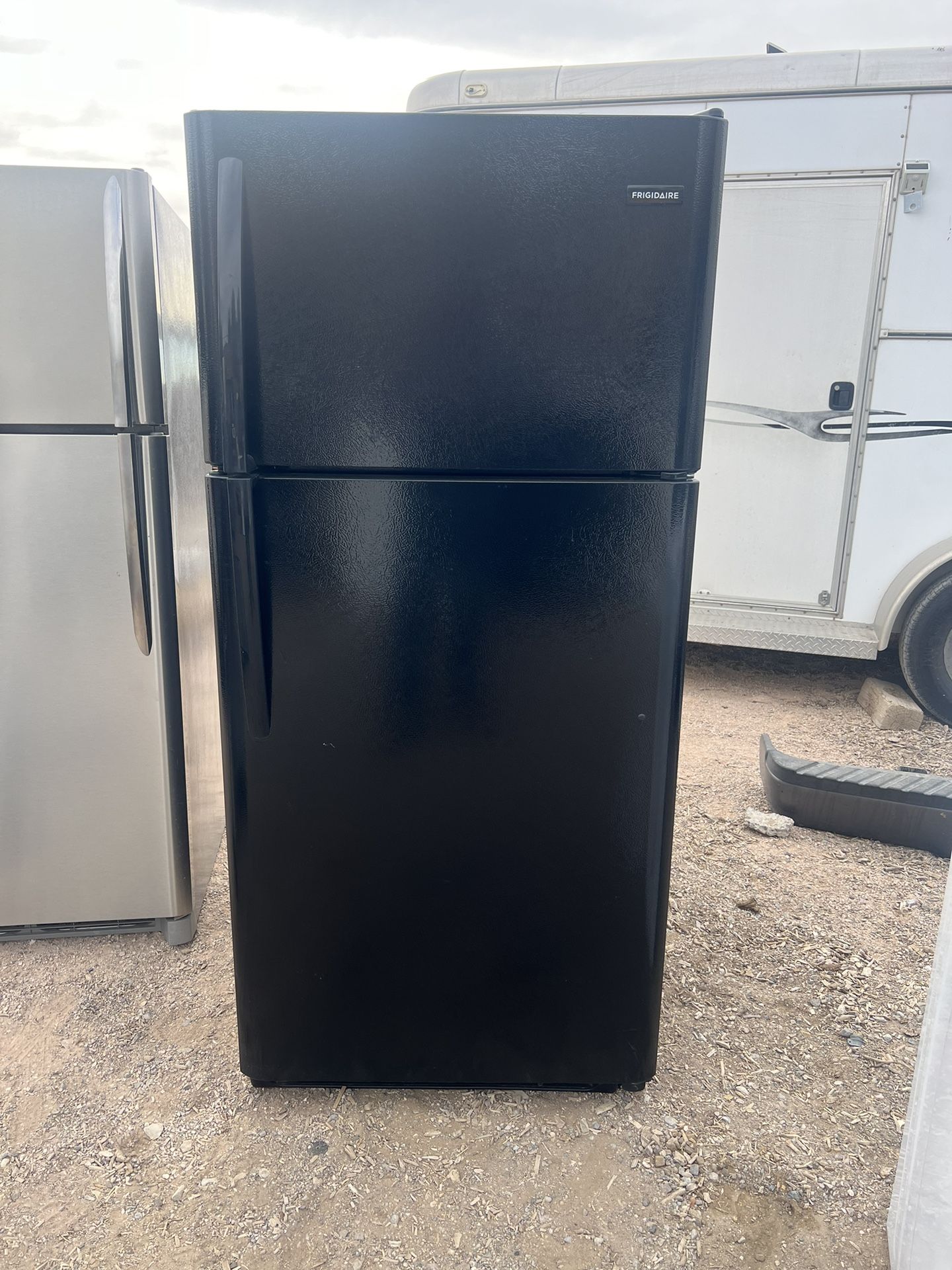 FRIGIDAIRE REFRIGERATOR