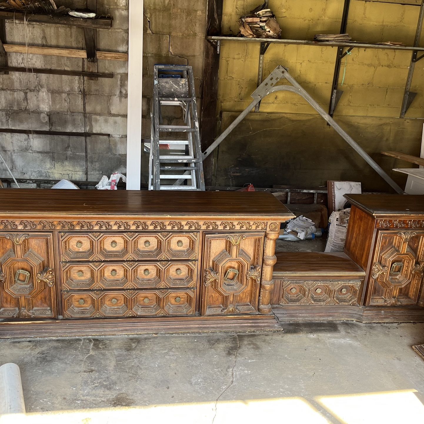 Unique Vintage 5 Piece Bedroom Dresser Set 