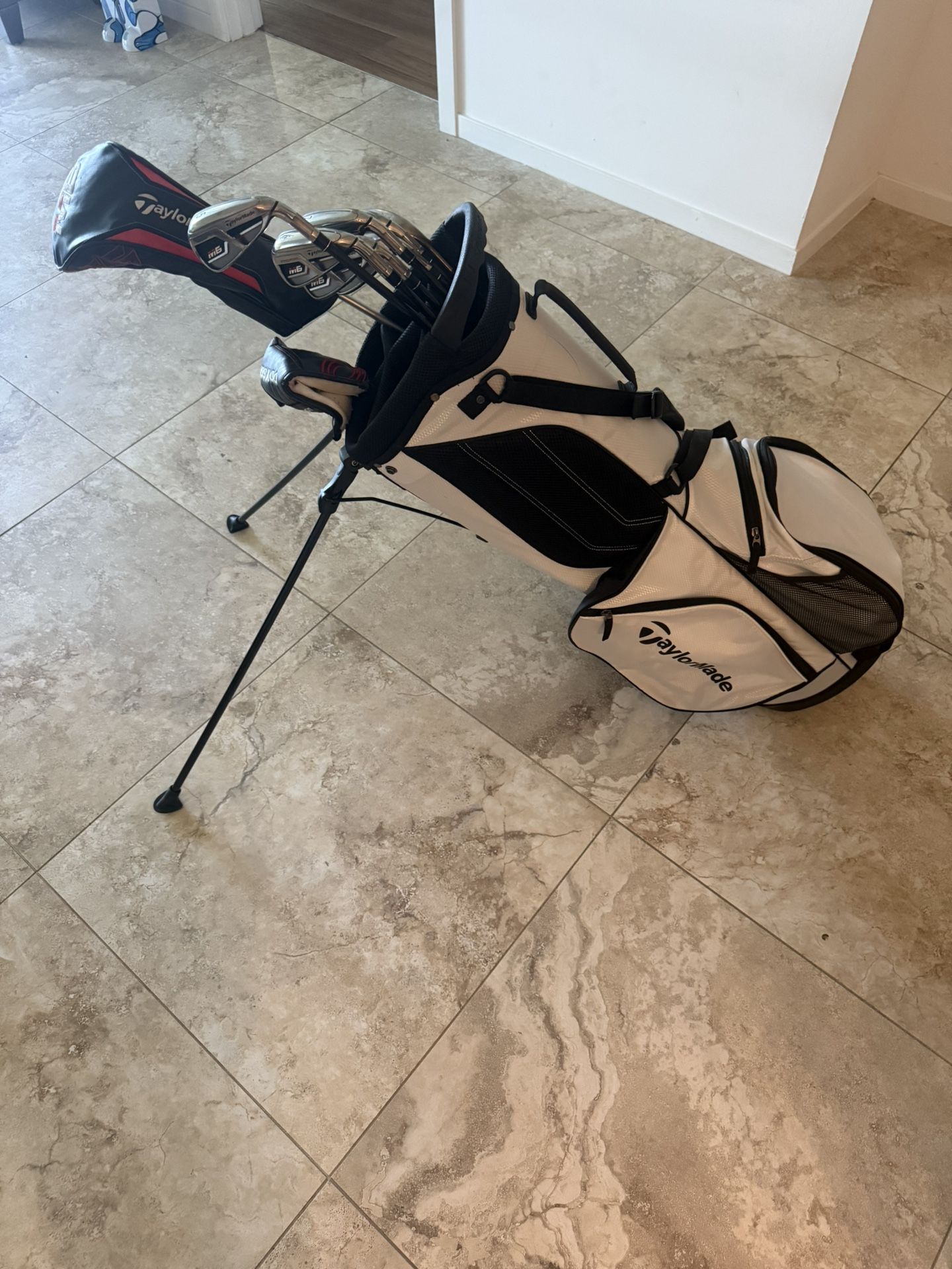TaylorMade Golf Set: SIM Driver, M6 Irons, Putter, Wedges, Bag - Used