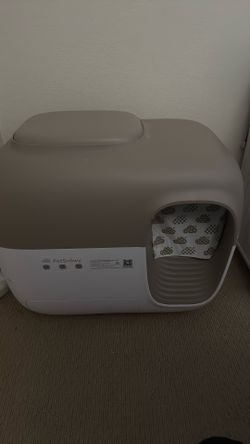 Snowy Cat Litter Box