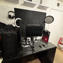 Selling anything in the picture- SHOOT OFFERS!!