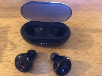 Brand new bluetooth wireless Smart in ear earphones earbuds headphones with portable charging case