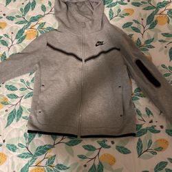 grey kids nike fleece tech size L