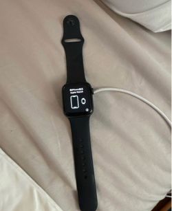 Apple Watch Series 4 (40mm) Bundle