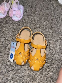 Yellow Cat And Jack Sandals Size 7, And Toddlers