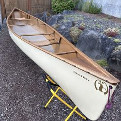 INCREDIBLE Mad River DESTINY  17’6” Kevlar Ultralight Canoe with Wood