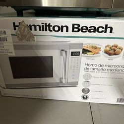 Hamilton Beach 1.1 CU Ft Microwave For Countertop 