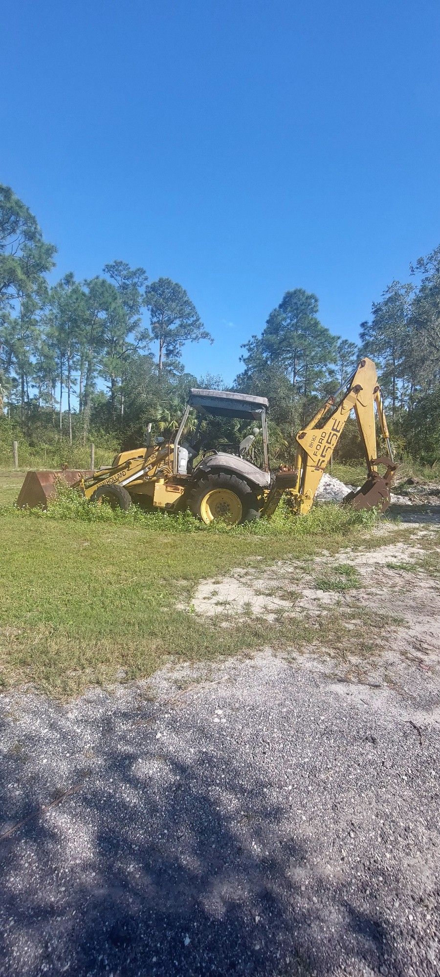 New Holland Backhoe 555E Farming & Agriculture