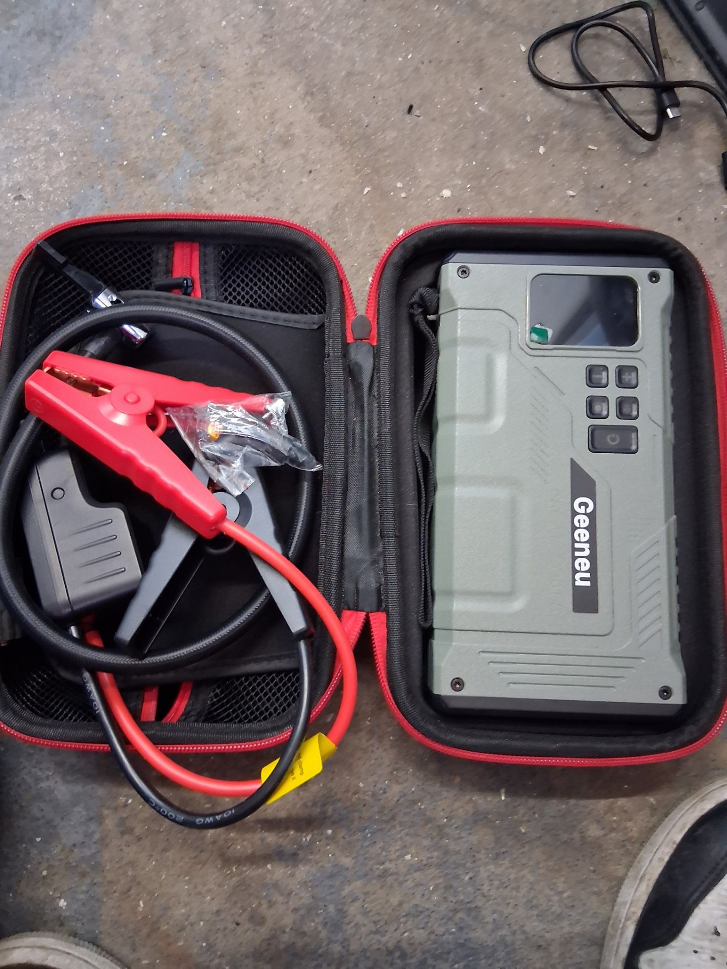 Portable car jumper
