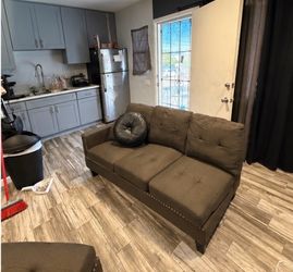 🛋️ Gray L-Shaped Sectional Couch – Like New!
