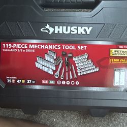 Brand New, 119-piece Husky Tool Set 