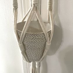 BOHO CHIC PLANT HOLDER WITH SMALL CERAMIC POT