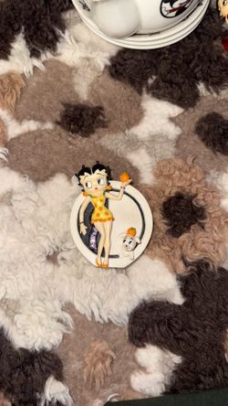 Betty Boop Letter O