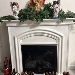 White Electric Fireplace Mantel / Surround – Like New, Display Only