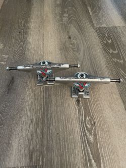 Venture Koston V8 8.5” Trucks