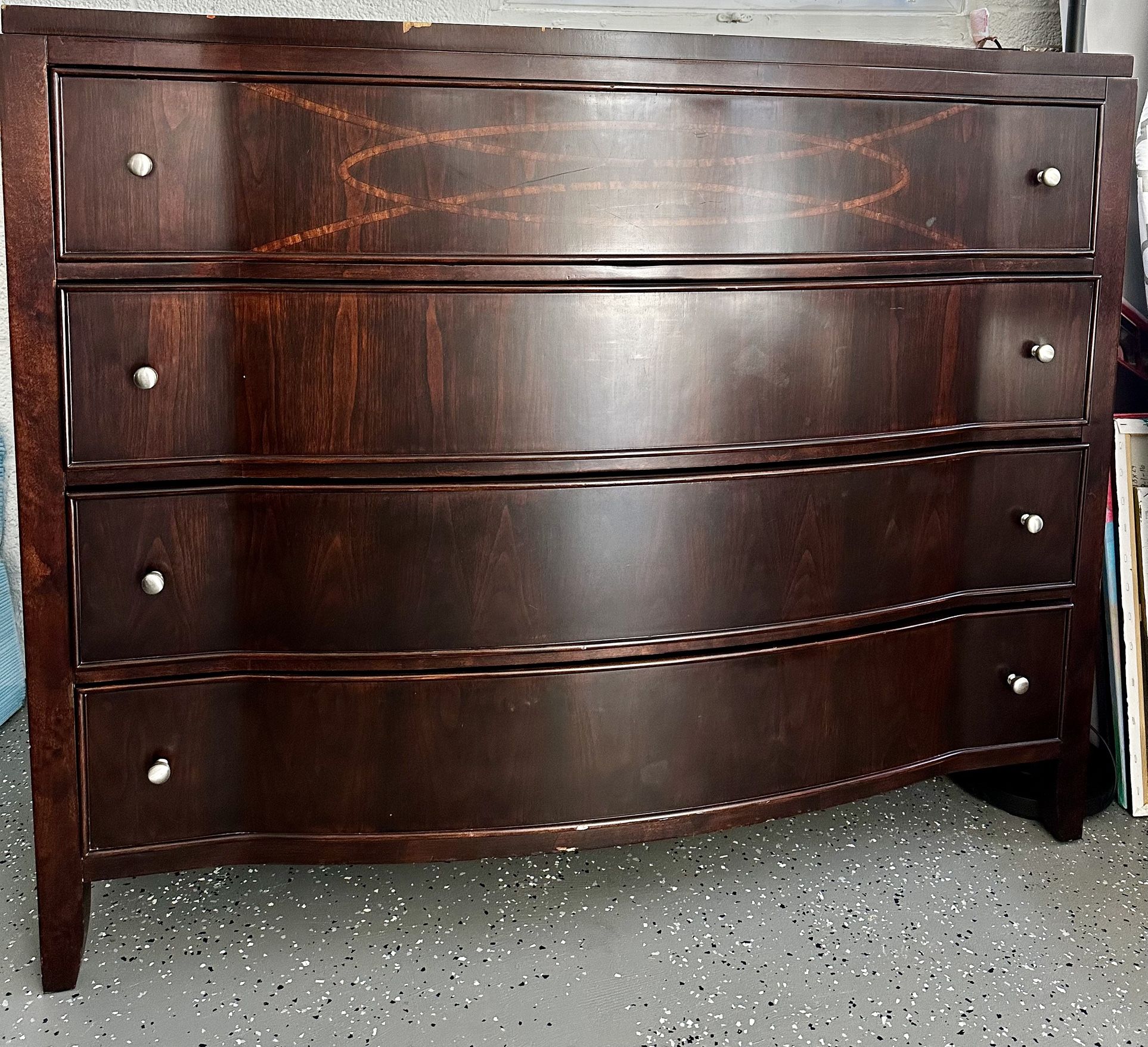 DRESSER AND TWO BED SIDE CABINETS.