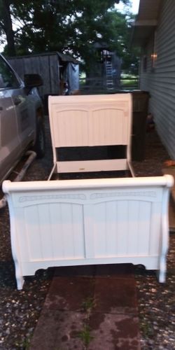 Twin Size Sleigh Bed with side rails