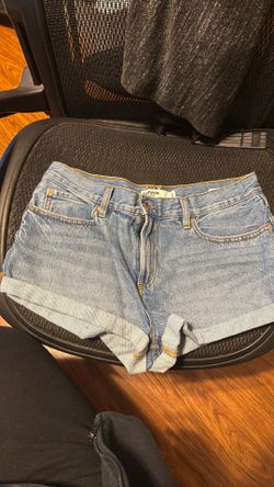 Garage Denim Women’s Light Wash Cuffed Shorts – Size 27