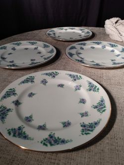Set of 4 fine China plates royal victorian