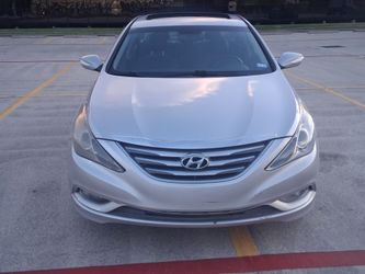 2014 Hyundai Sonata...Runs and Drives Great...Ice-Cold A/C.  ...Navigation