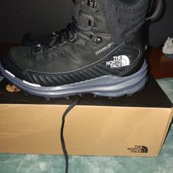Brand New Women's 7.5 North Face Woman's Snow Boots $60obo