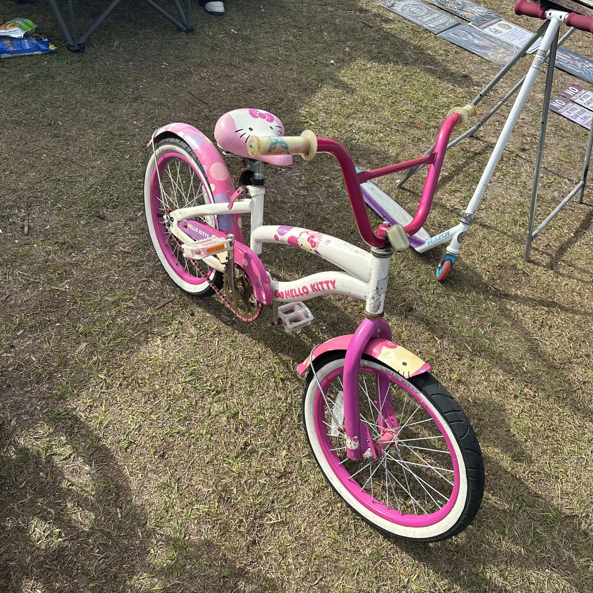 40 OBO 18 Girls Hello Kitty Bike WAS 129 at Walmart for Sale in Valrico FL OfferUp