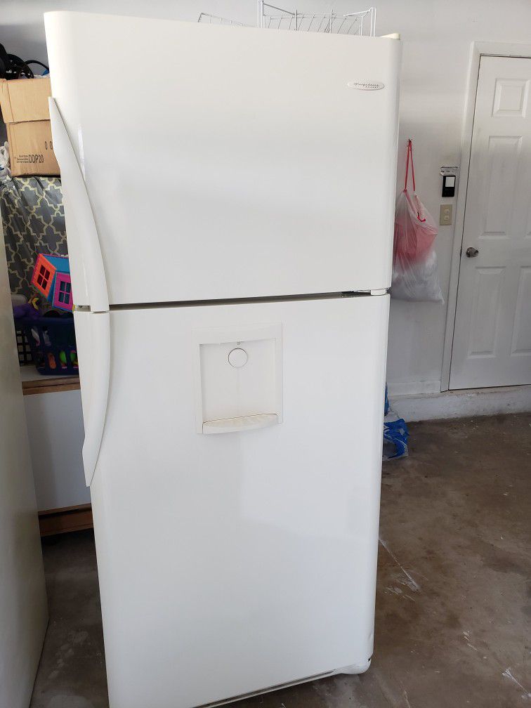Frigidaire 18 Cubic Feet Refrigerator