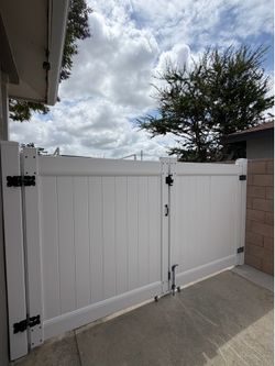Vinyl fence