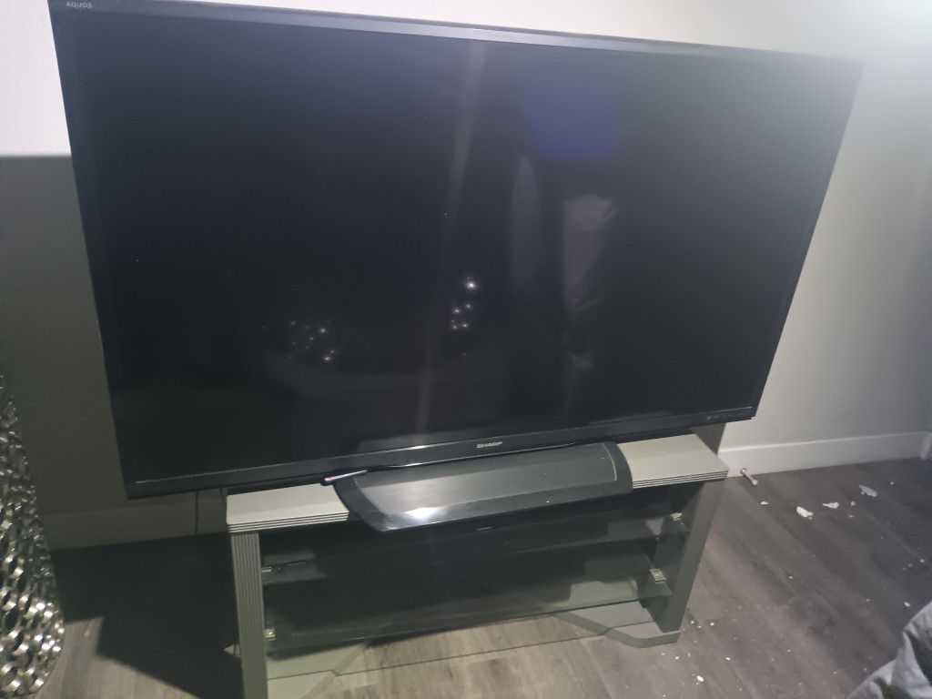 TV 62 Inch And Old photos for home decorations For Sell