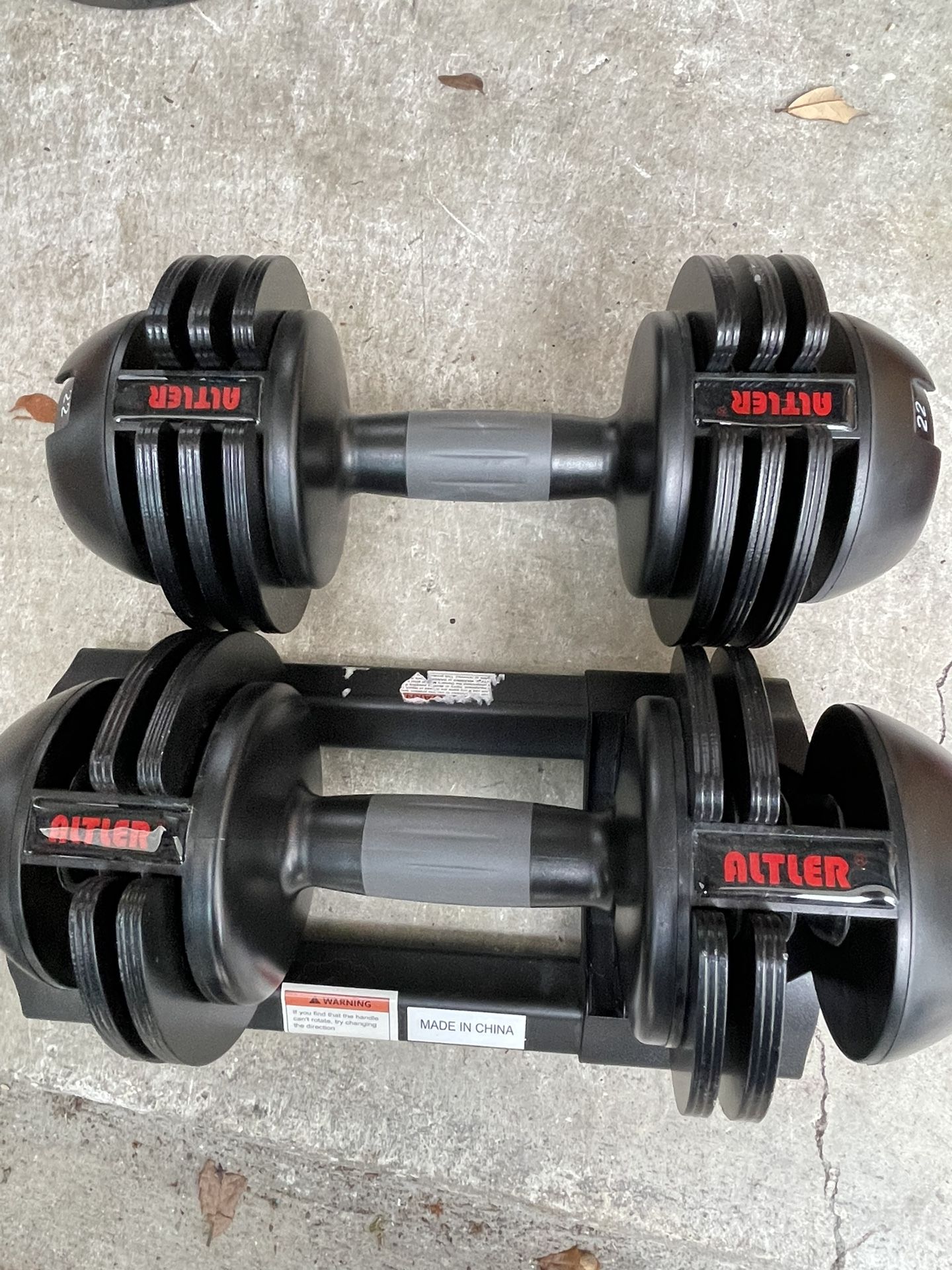 Altler Adjustable Dumbbell (1 Set Of 22LBS And 1 Set Of 17LBS) $30 Firm On Price