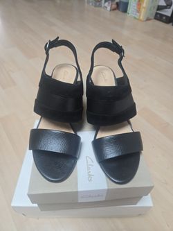 Clark black/comb sandal size 6.5