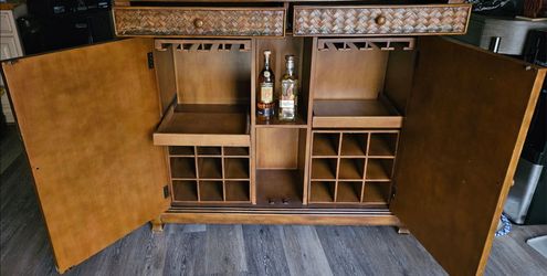 Bar with 2 stools
