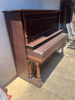 Everett Piano