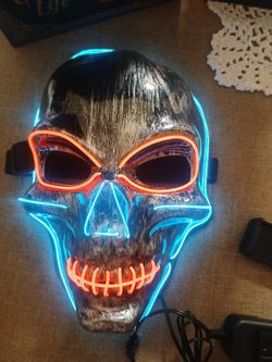 Skeleton face lights up needs batteries halloween