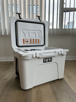 *New* YETI Tundra 35 Hard Cooler