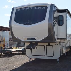2017 Fifth wheel 3810 MS