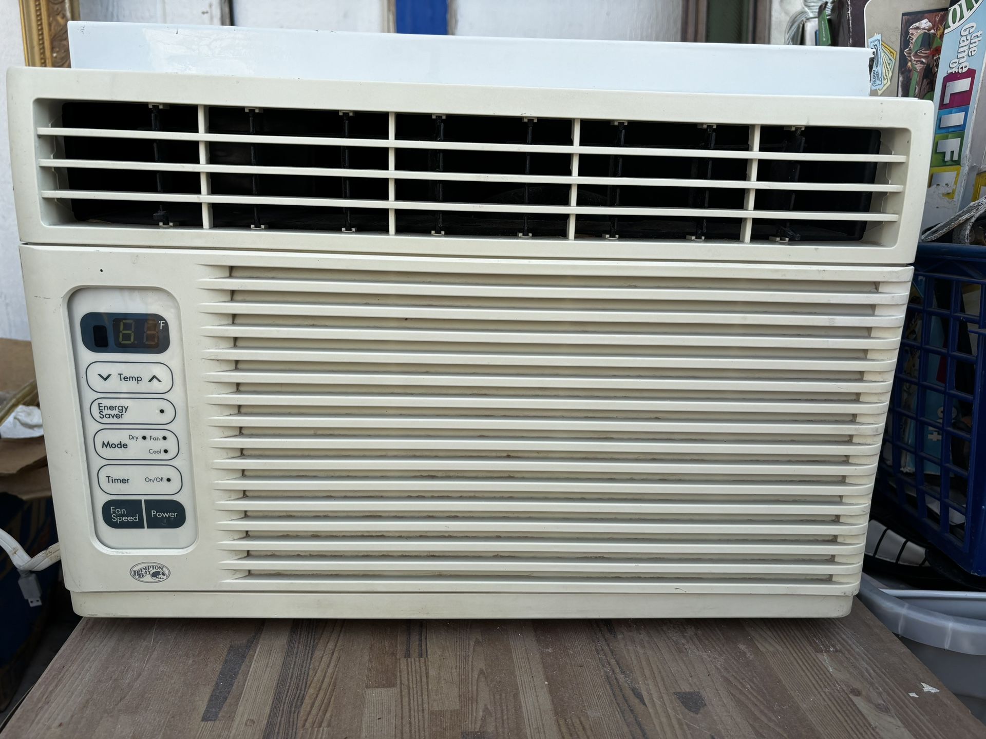 Hampton Bay Window AC Unit - 6000 btu Works