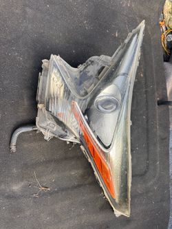 2016-2018 TOYOTA PRIUS LEFT SIDE HEADLIGHT 👉👉ASK FOR PRICE