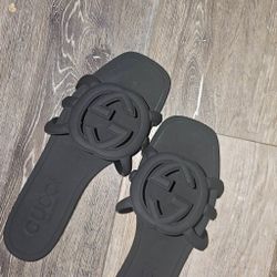 GUCCI SLIDES SZ 8.5 / 39 