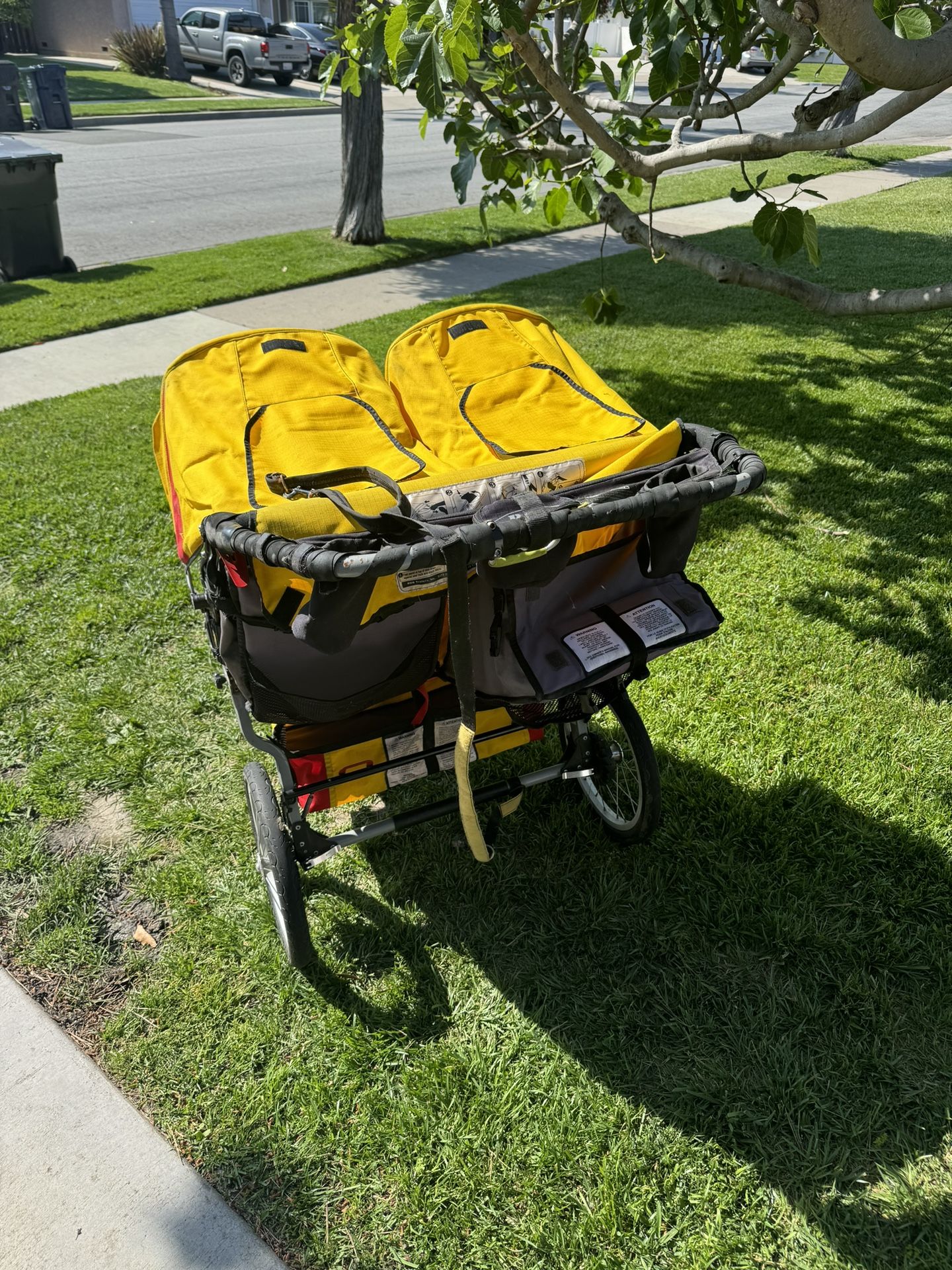 Bob Ironman Duallie Double Running Stroller With Carry Handle for Sale in  Huntington Beach, CA - OfferUp