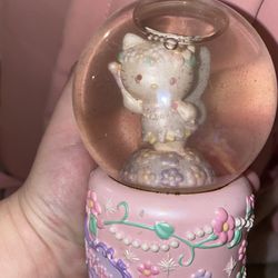 Vintage Hello Kitty Snow Globe 
