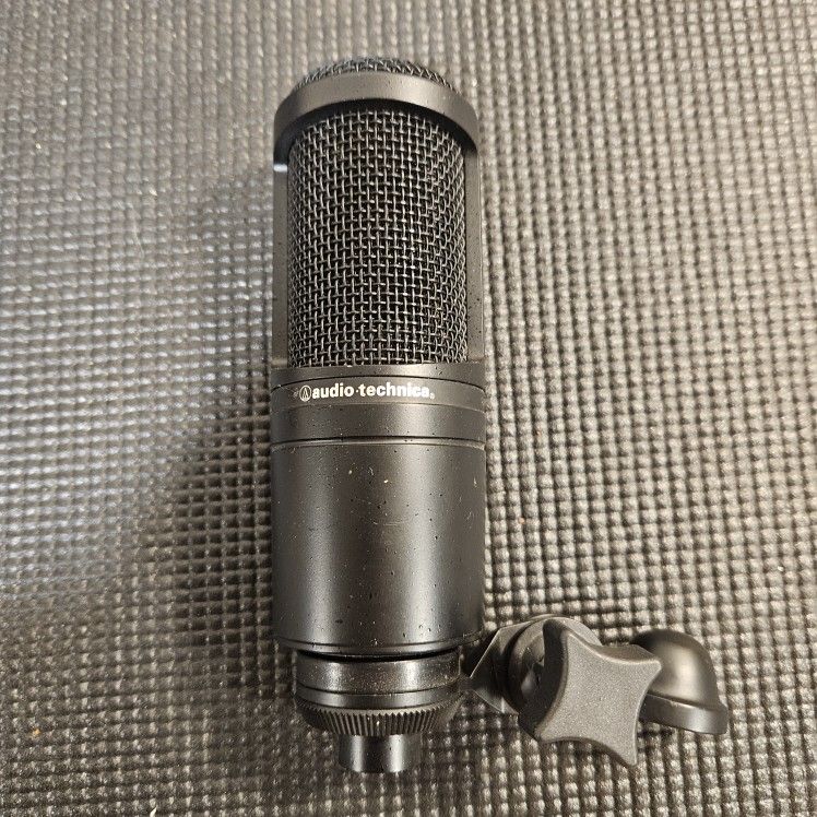 Audio Technica AT2020 mic