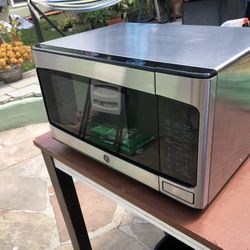 GE Microwave Oven