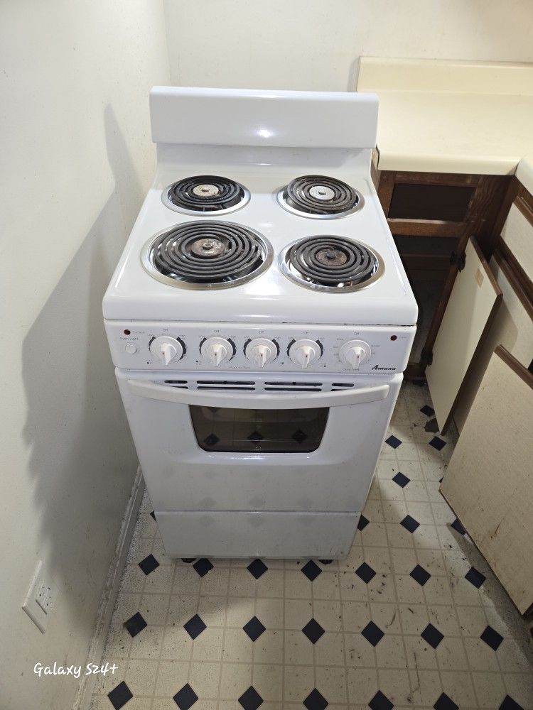 Kitchen Cabinets And Appliances