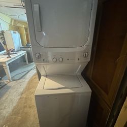 GE STACKABLE WASHER AND DRYER LIKE BRAND NEW BARELLY USED