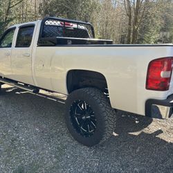 Dee Zee Headache Rack