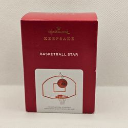 New 2021 Basketball Star Hallmark Ornament Ball  Backboard Hoop Player Coach box

Ornament in mint condition, kept in the box, never displayed

Comes 