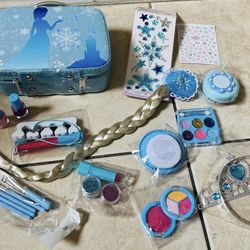 Frozen Themed Kids Washable Makeup Kit - NEW -$15