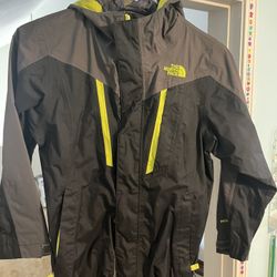 North Face Children’s Size 7-8 Jacket For Skiing Or Snowboarding Lightweight. Great Condition.