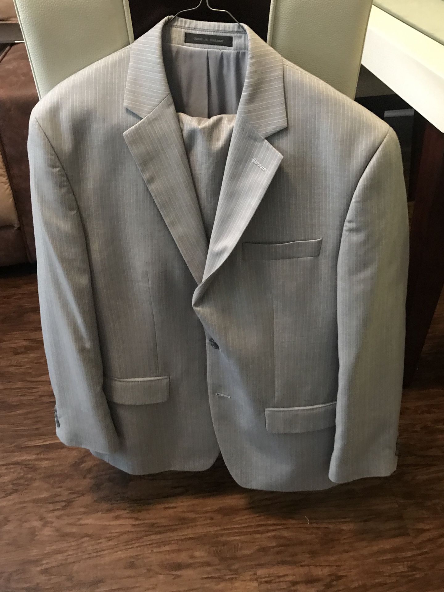 40R Michael Kors Suit